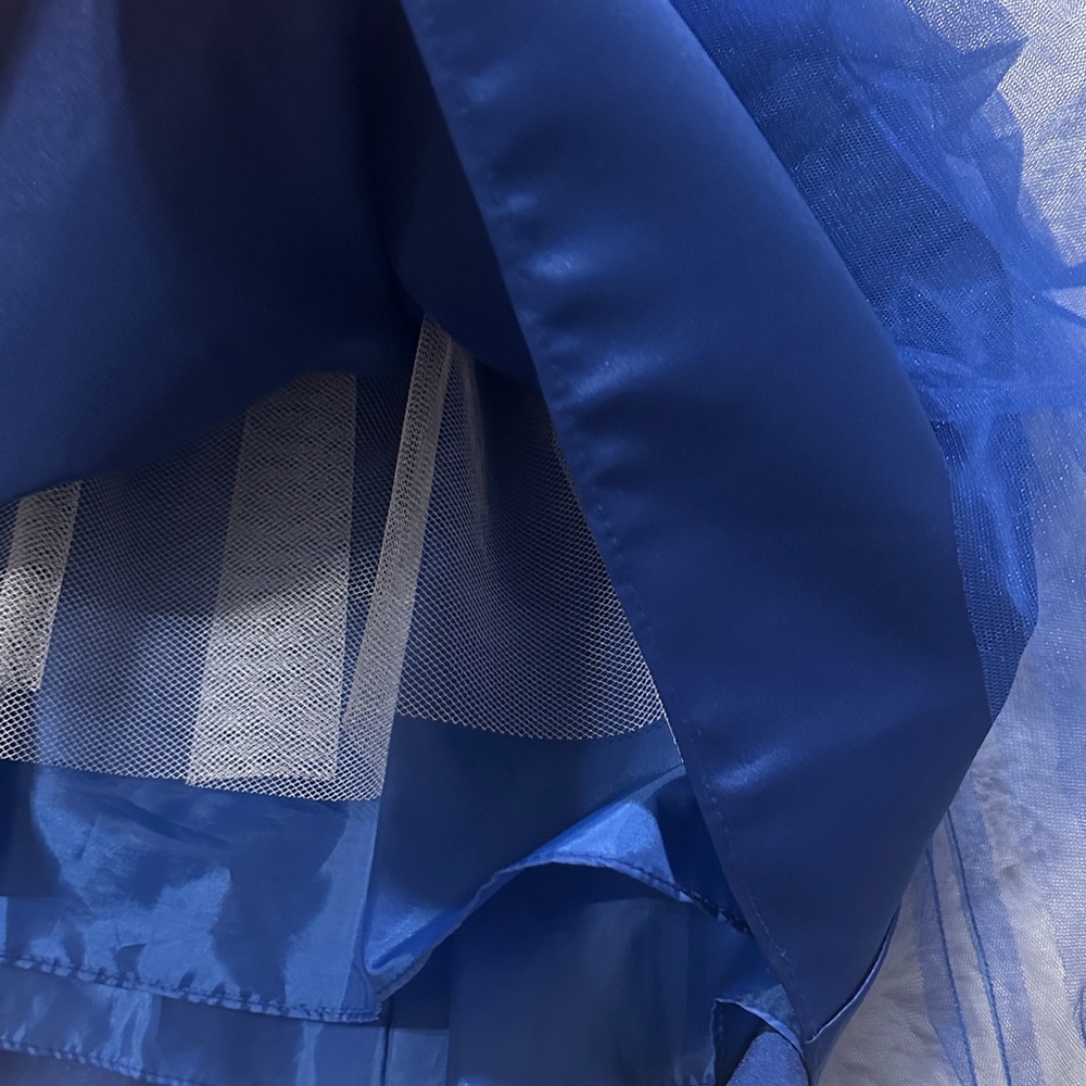 Elegant Blue Tulle Dress with Silver Belt - Picture 5 of 7